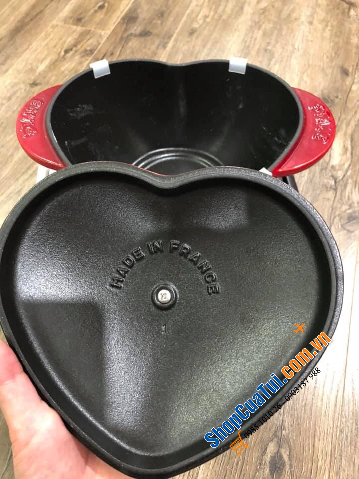 Nồi gang đúc trái tim nguyên khối Staub - made in France