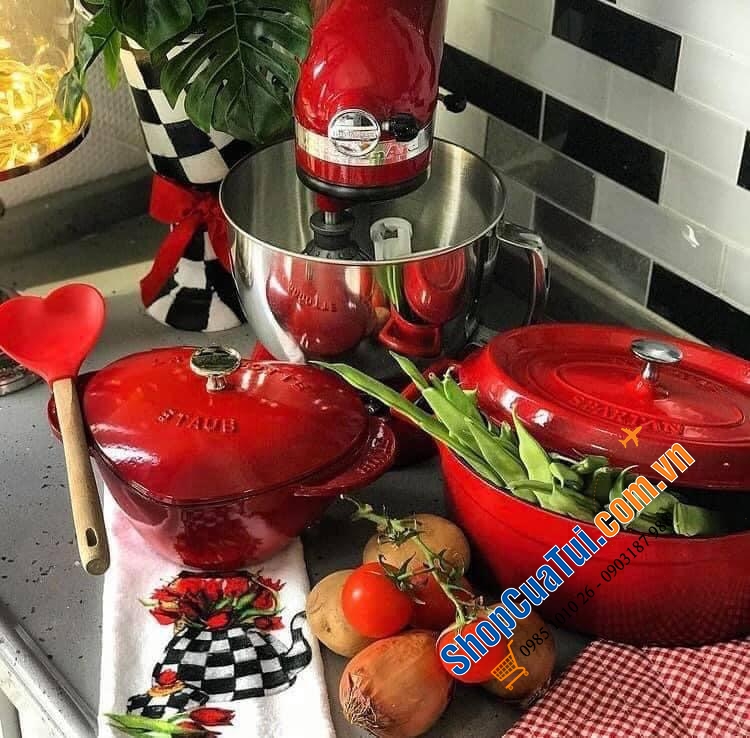 Nồi gang đúc trái tim nguyên khối Staub - made in France