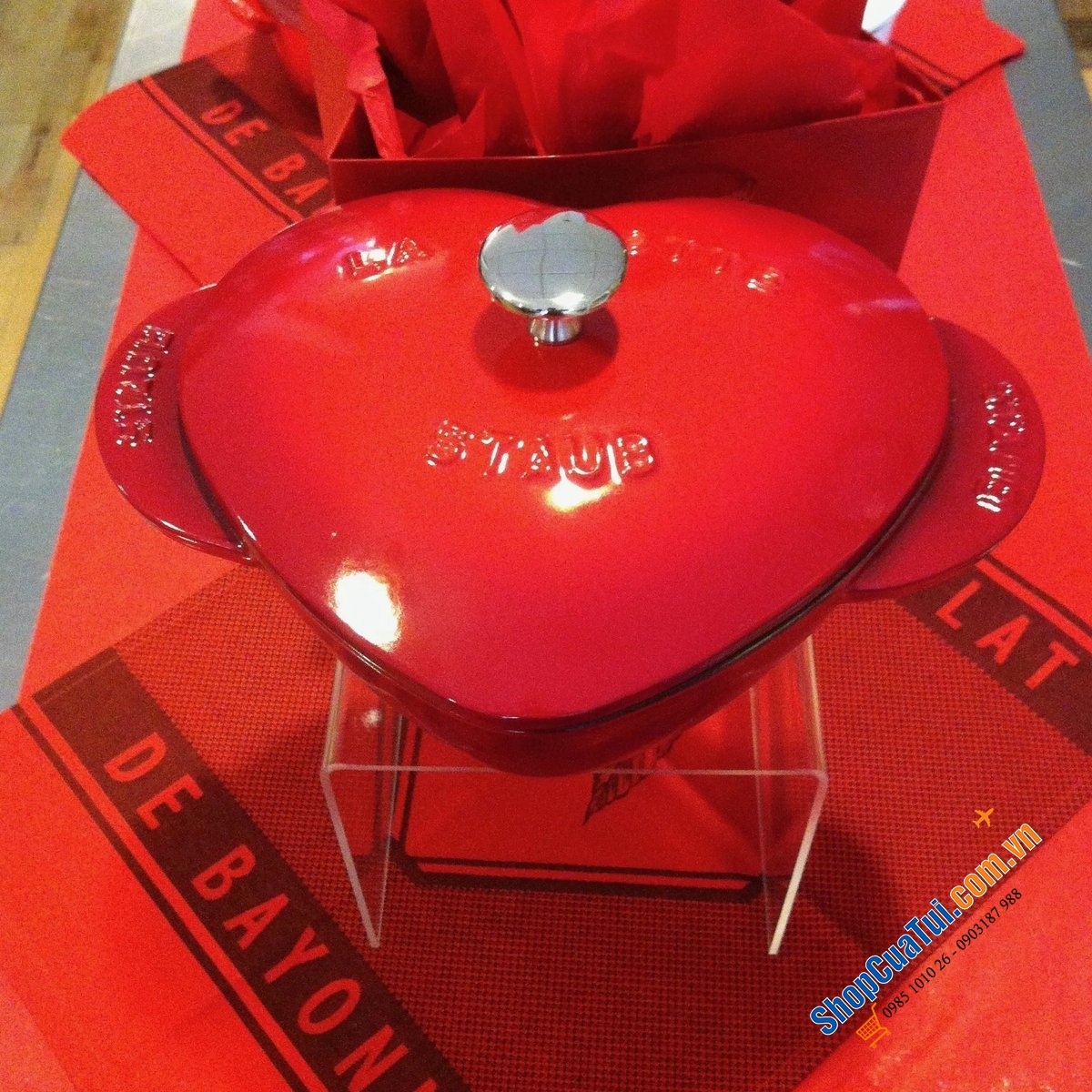 Nồi gang đúc trái tim nguyên khối Staub - made in France