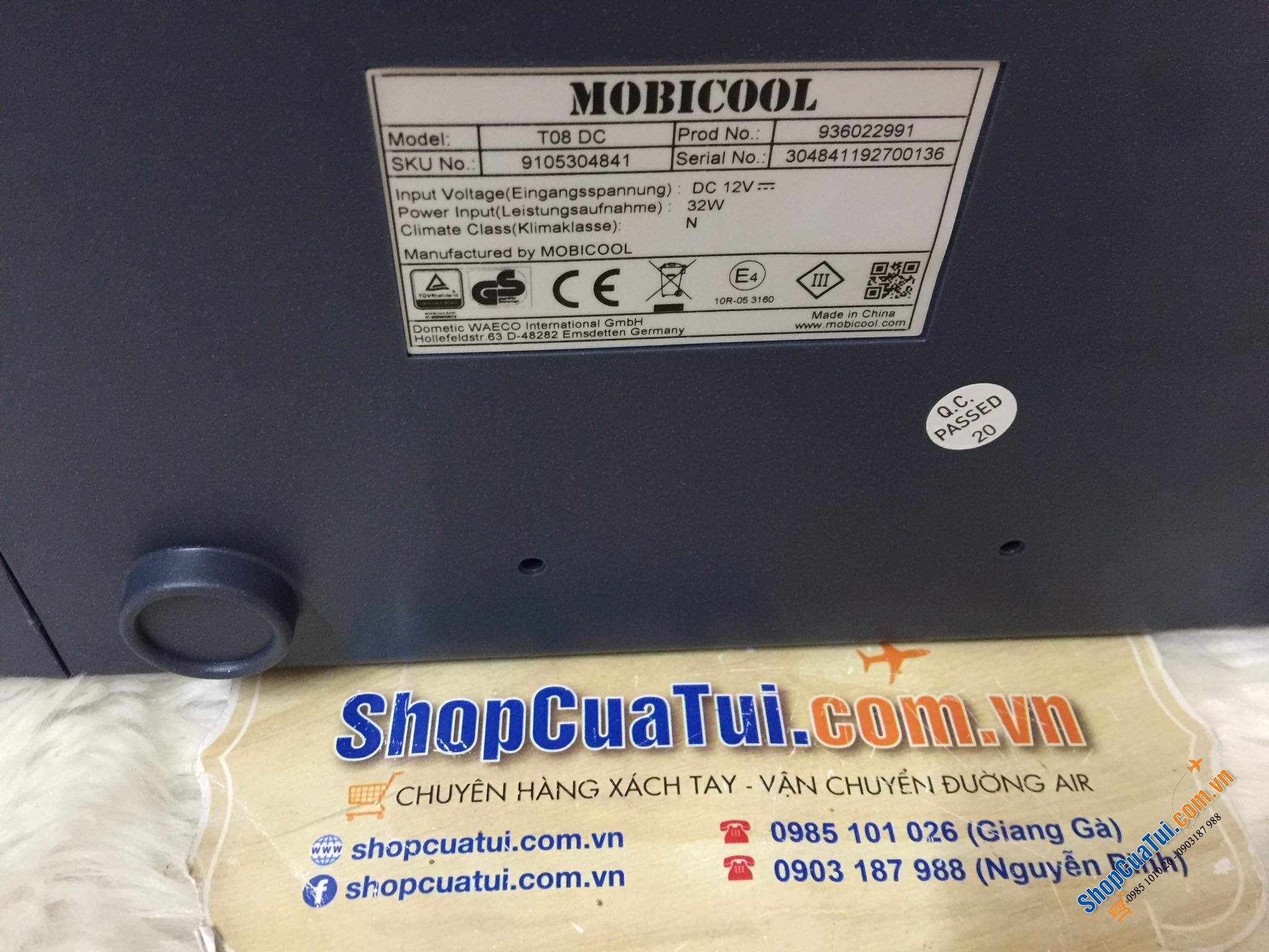 Hộp Mobicool 8 lit làm mát và ấm thực phẩm dùng trên ô tô.