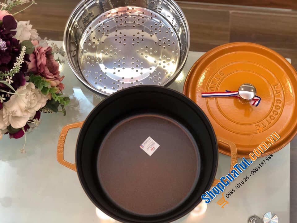 NỒI GANG ĐÚC STAUB KÈM XỬNG HẤP SIZE 26 CM MÀU VÀNG MÙ TẠC