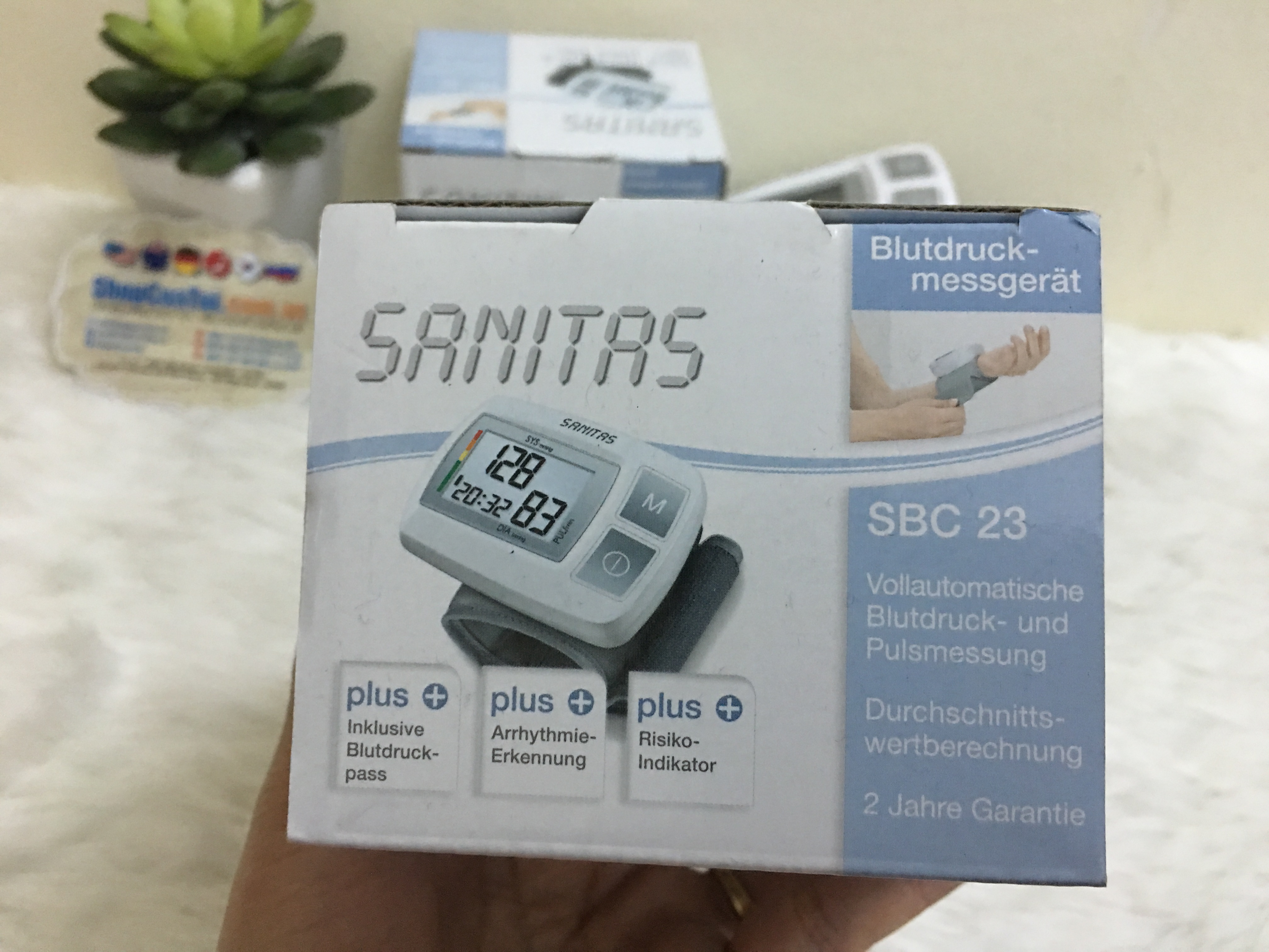 Máy đo huyết áp cổ tay Sanitas SBC 23