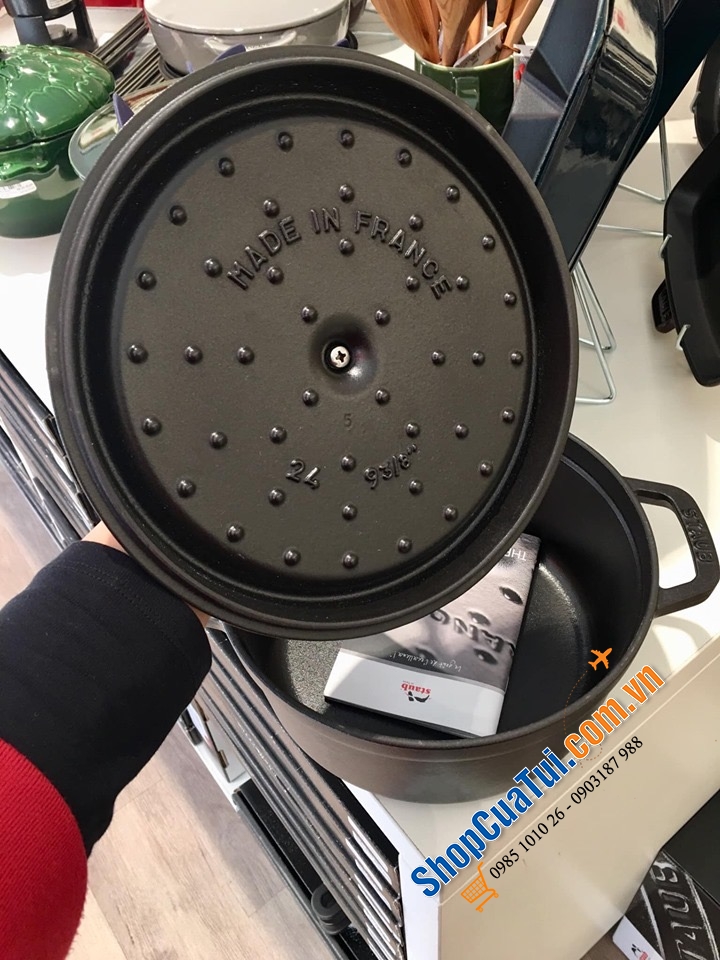NỒI GANG ĐÚC STAUB ĐEN HUYỀN BÍ 24 CM