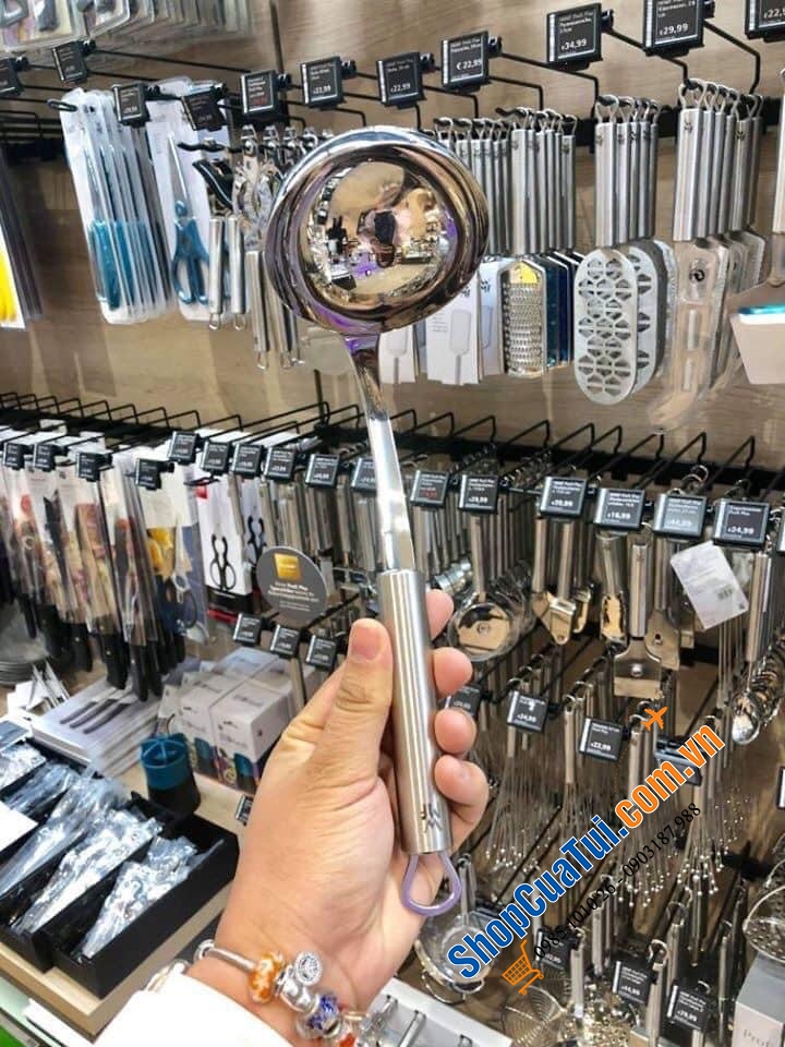 Muôi múc canh WMF - Có móc treo vô cùng tiện dụng.