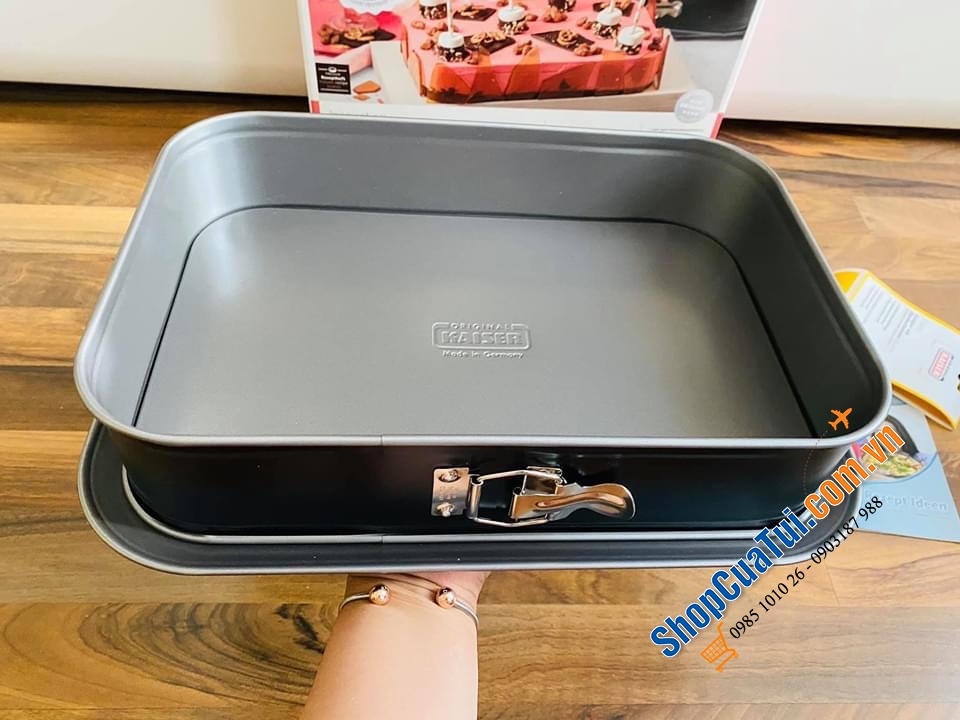KHUÔN BÁNH CHỐNG DÍNH ĐẾ RỜI KAISER - MADE IN GERMANY - TẶNG KÈM CÂY CHÀ LÁNG VÀ CÔNG THỨC ( tiếng Anh)