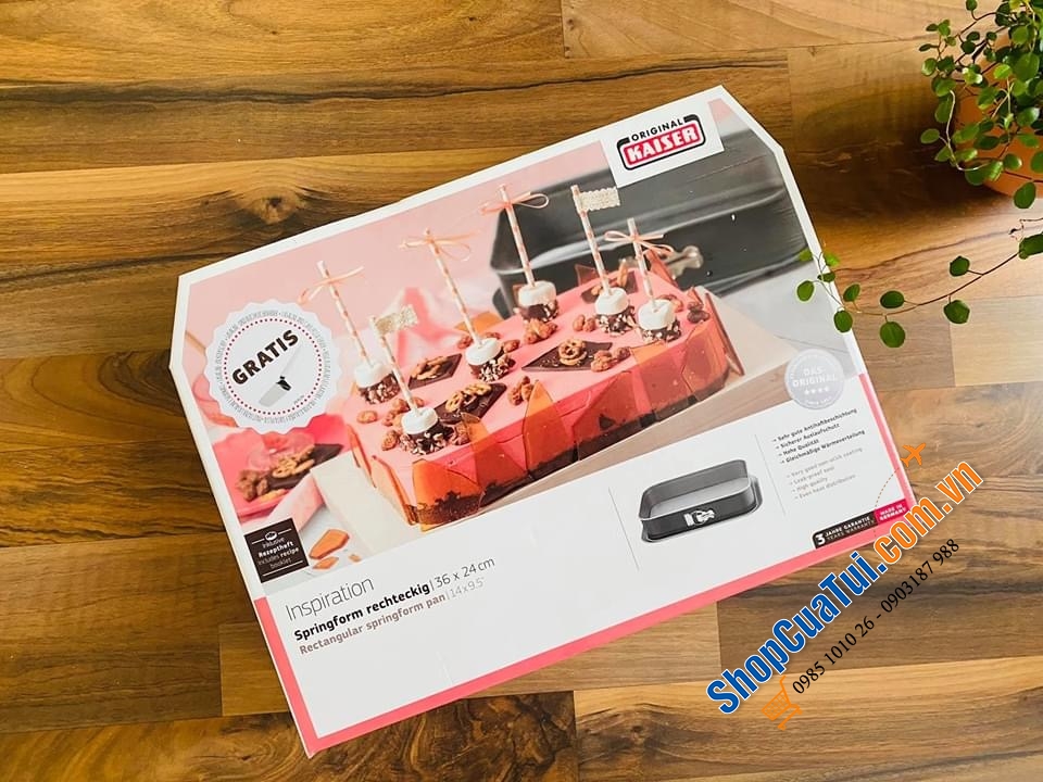KHUÔN BÁNH CHỐNG DÍNH ĐẾ RỜI KAISER - MADE IN GERMANY - TẶNG KÈM CÂY CHÀ LÁNG VÀ CÔNG THỨC ( tiếng Anh)