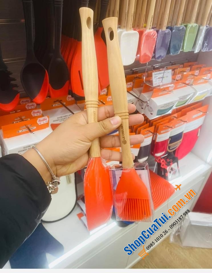 CHỔI SILICON DÀI ĐỦ SẮC MÀU LE CREUSET 29 CM.