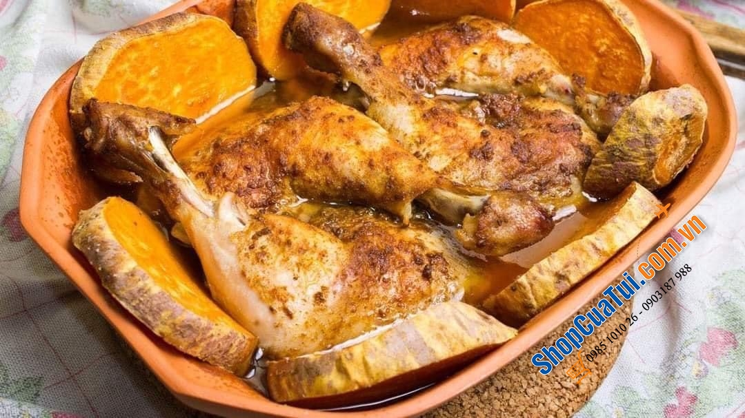 NỒI NƯỚNG GỐM ĐỨC MADE IN GERMANY RÖMERTOPF - HOẠ TIẾT NÔNG TRẠI - Kích thước 38 x 38 x 12,5 cm. Nặng 3,3 kg