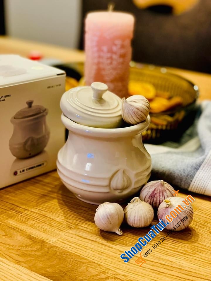 HŨ ĐỰNG TỎI LE CREUSET MÀU KEM - MÀU ĐỎ.