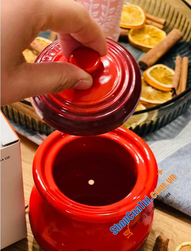 HŨ ĐỰNG TỎI LE CREUSET MÀU KEM - MÀU ĐỎ.