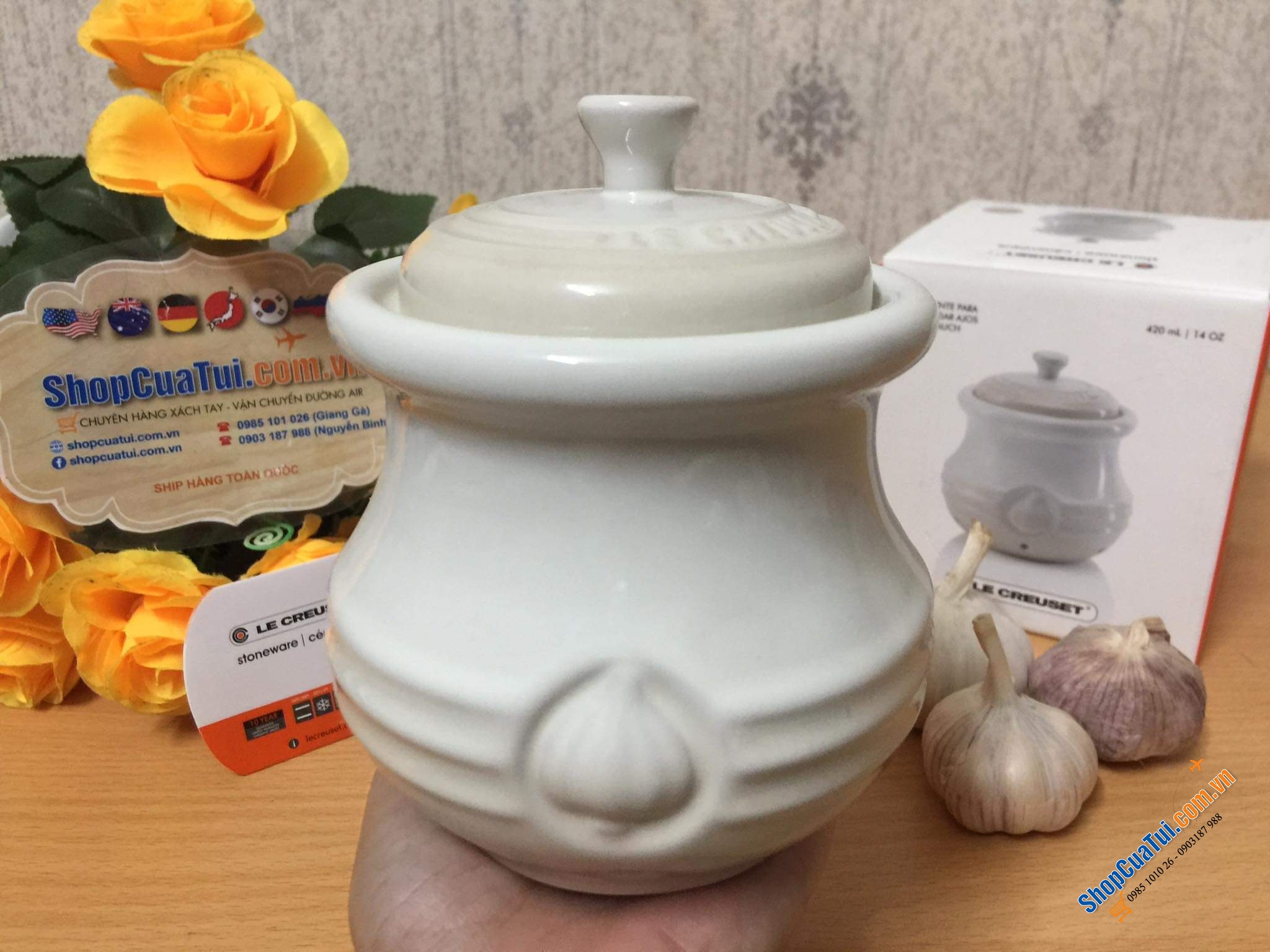 HŨ ĐỰNG TỎI LE CREUSET MÀU KEM - MÀU ĐỎ.