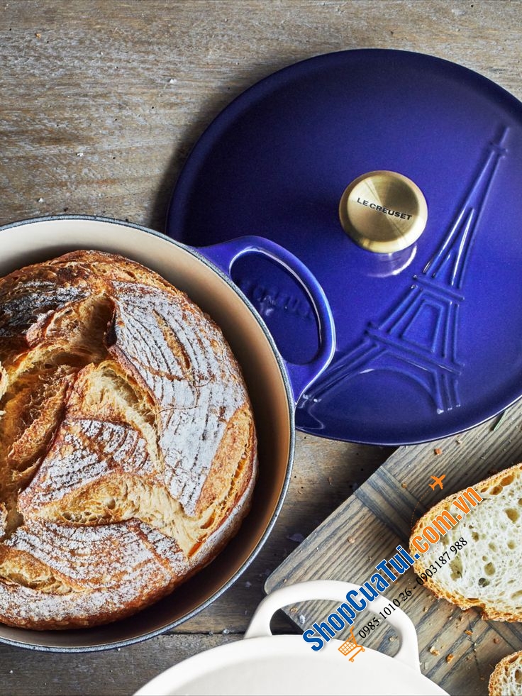 Nồi LE CREUSET tháp Eiffel màu xanh núm vàng.