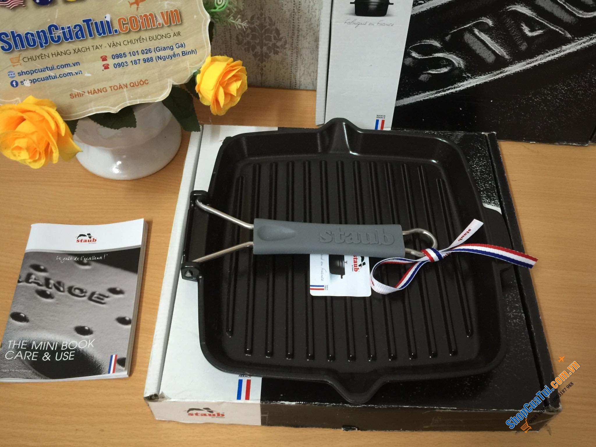 CHẢO NƯỚNG STAUB QUAI SILICON GẬP 24 CM.