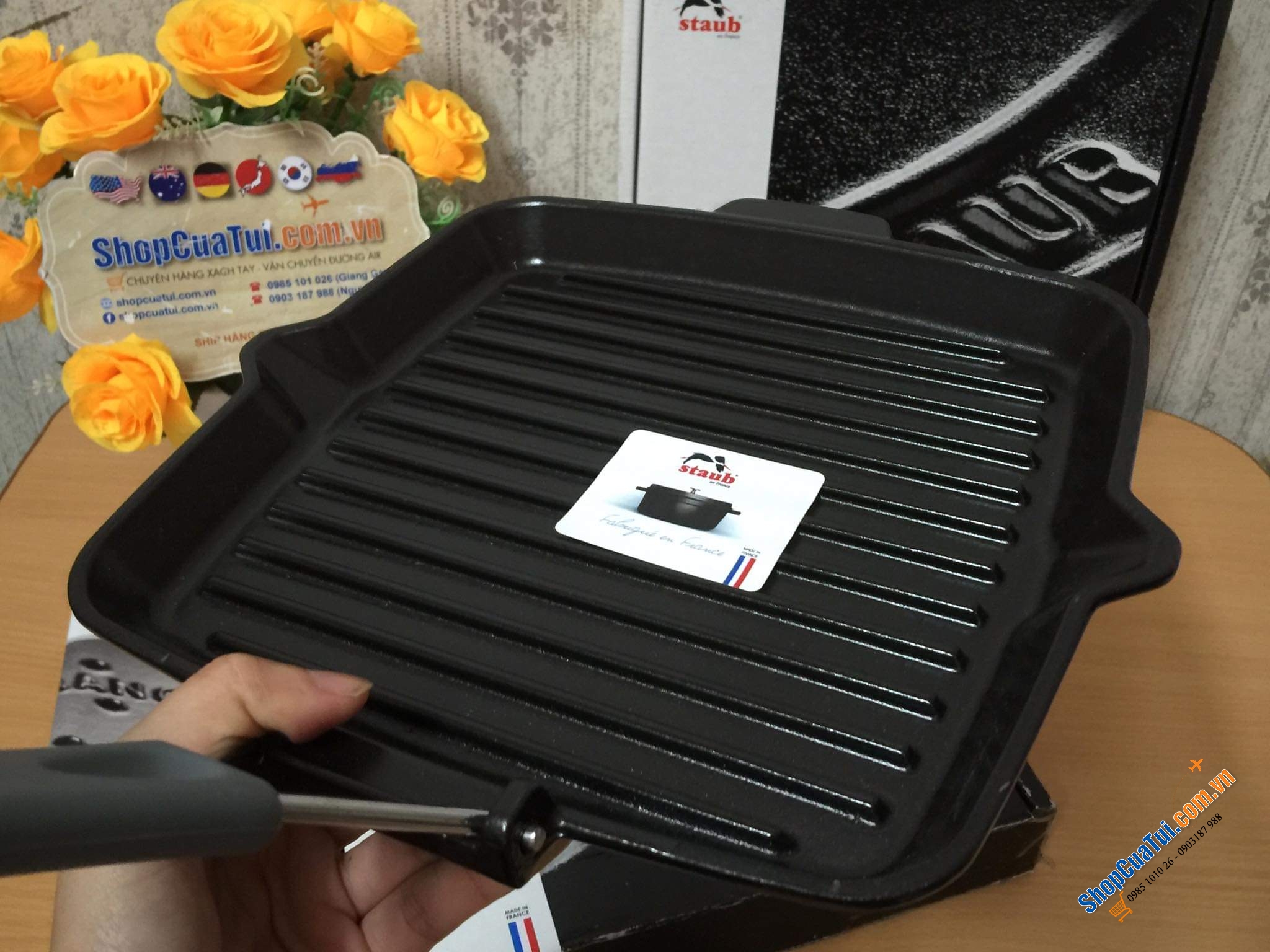 CHẢO NƯỚNG STAUB QUAI SILICON GẬP 24 CM.
