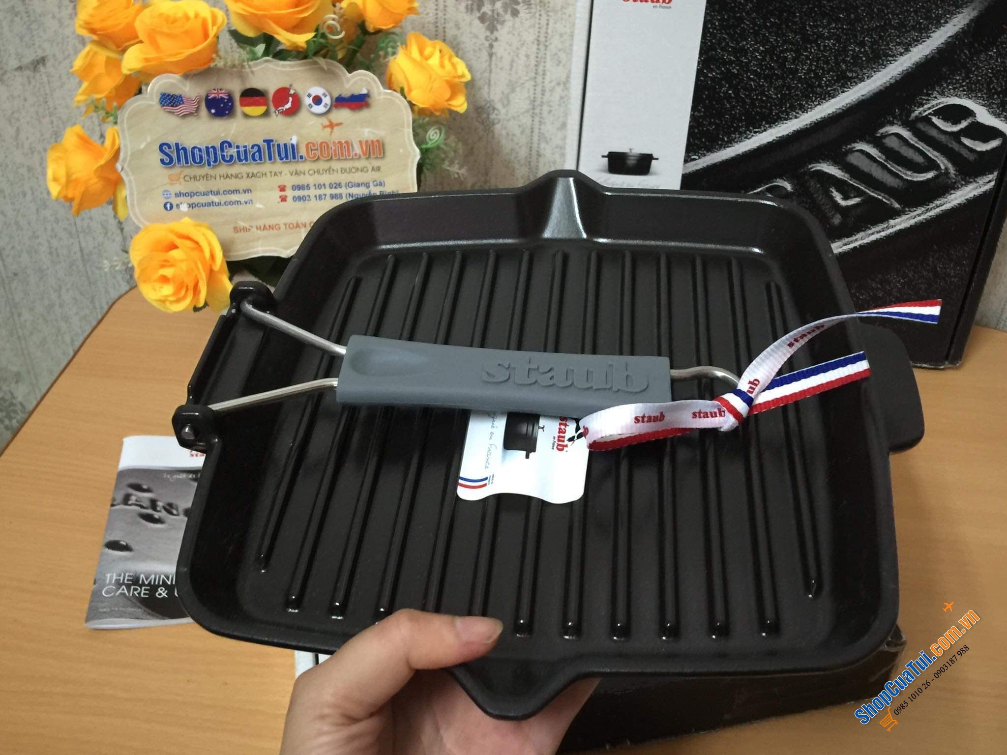 CHẢO NƯỚNG STAUB QUAI SILICON GẬP 24 CM.