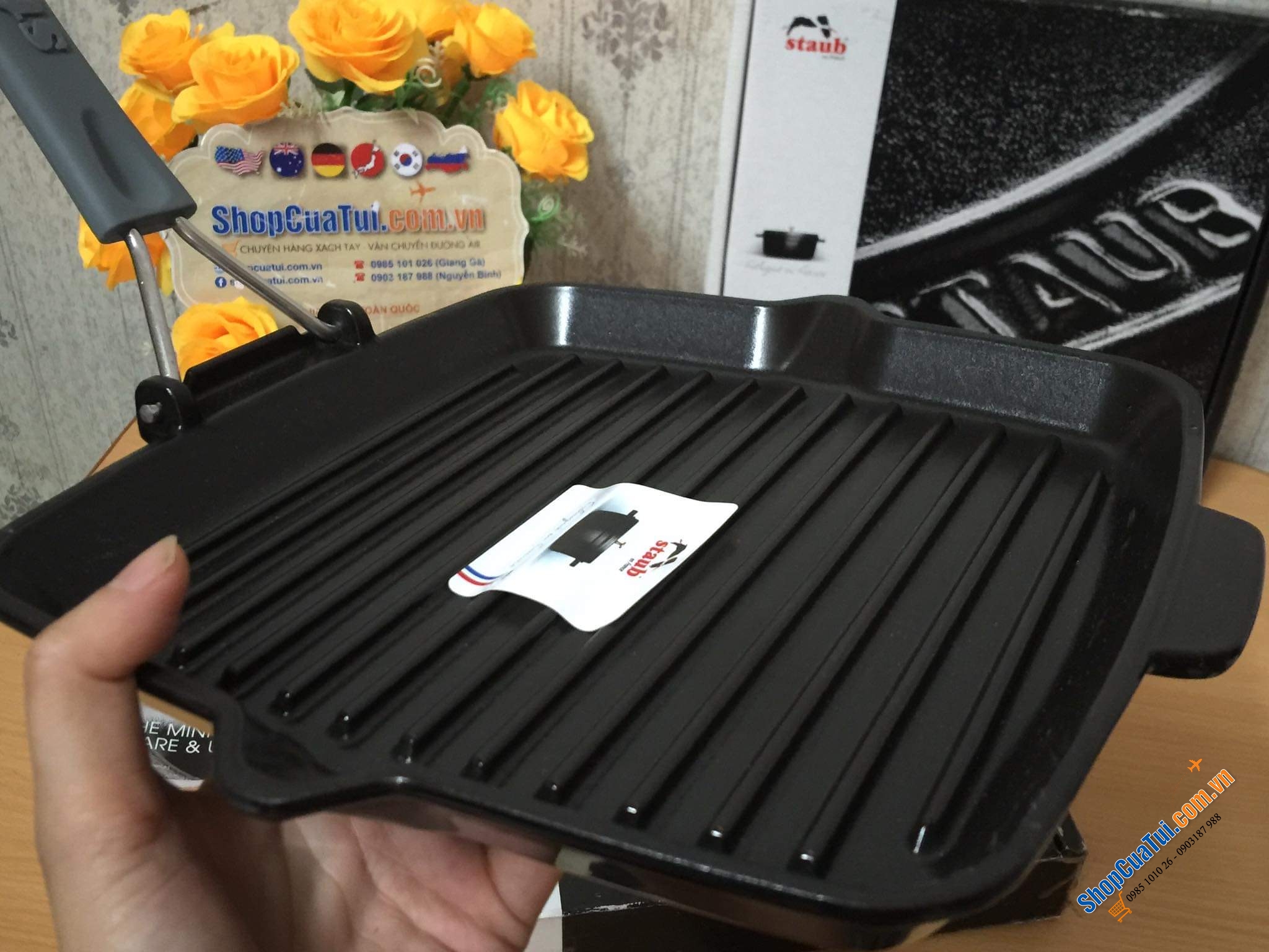 CHẢO NƯỚNG STAUB QUAI SILICON GẬP 24 CM.