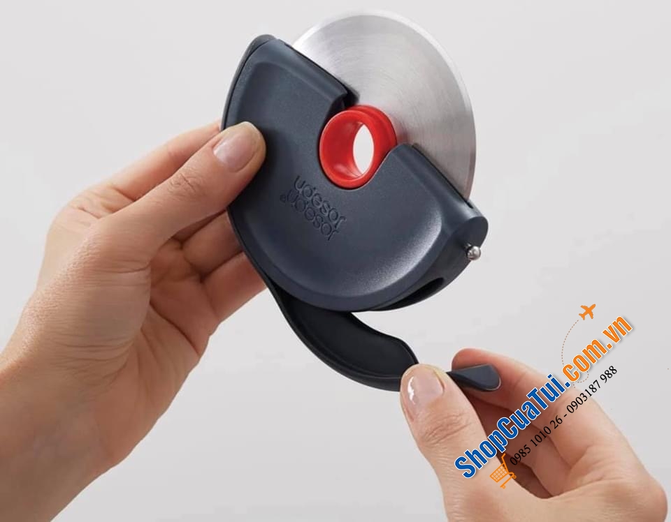 DAO CẮT PIZZA JOSEPH JOSEPH.