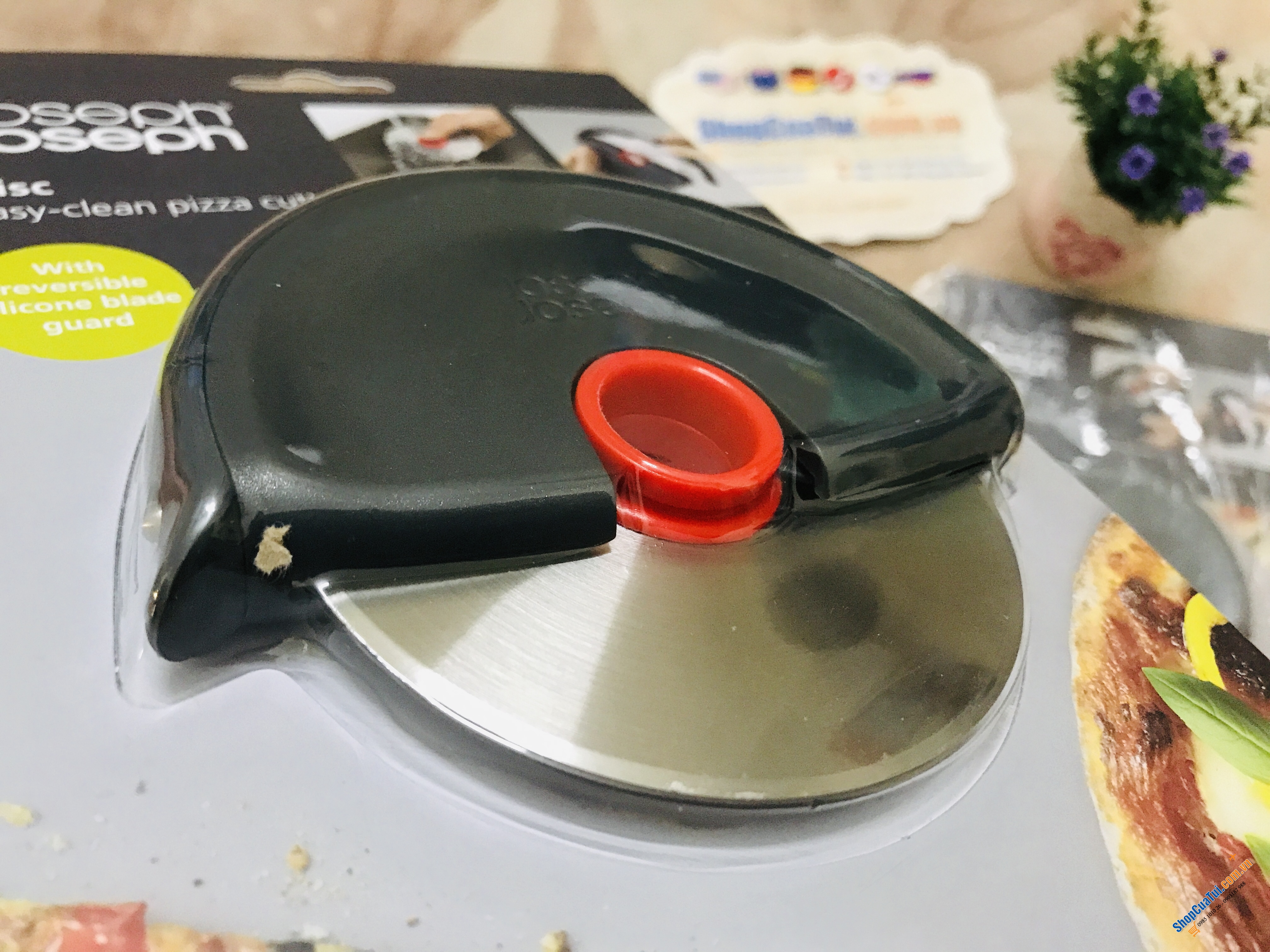 DAO CẮT PIZZA JOSEPH JOSEPH.