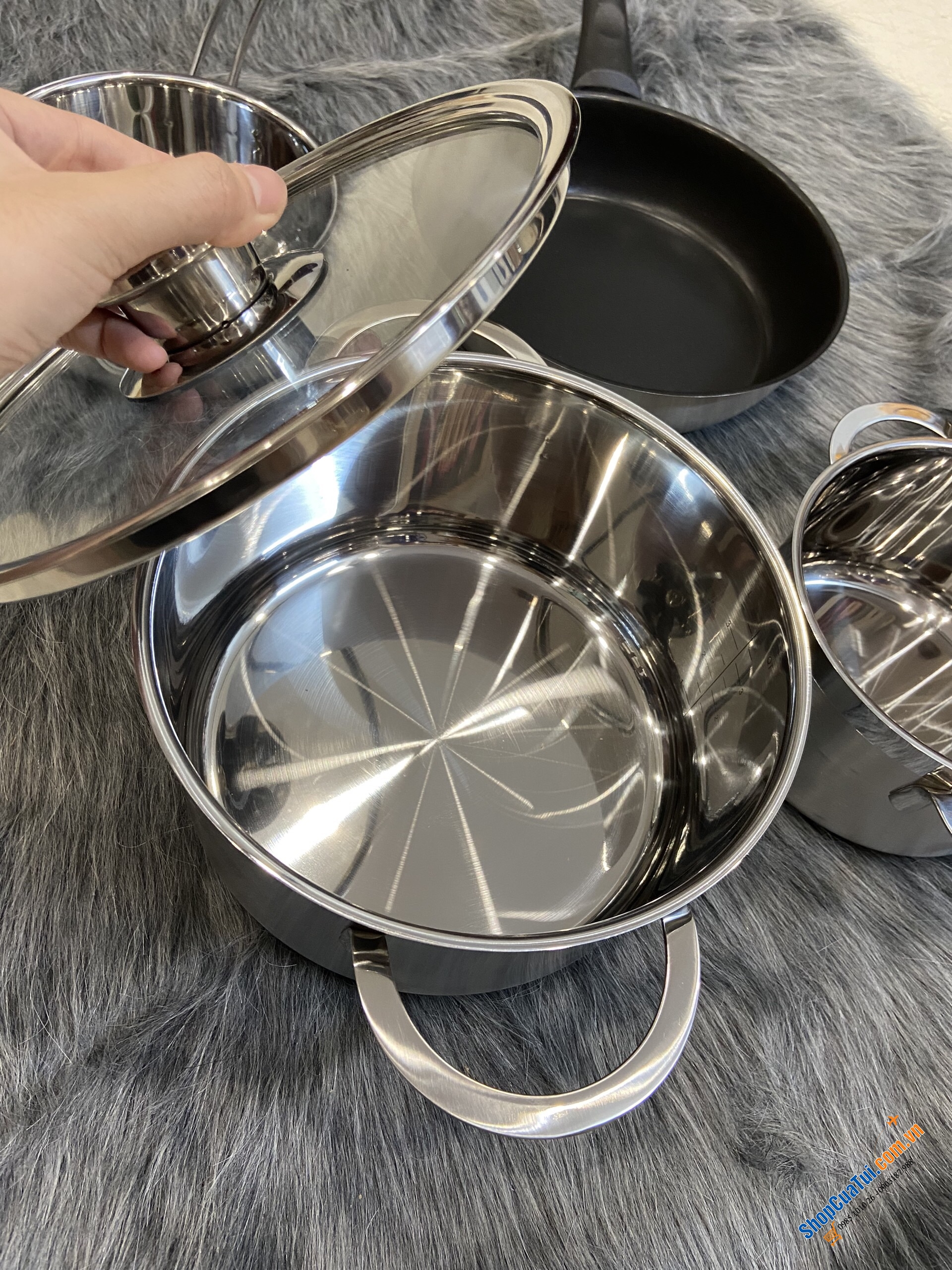 Bộ nồi Siemens HZ390042 (3 nồi + 1 chảo) đc hãng Siemens đặt hàng từ nhà SX Schulte Ufer lừng danh cho riêng Siemens)