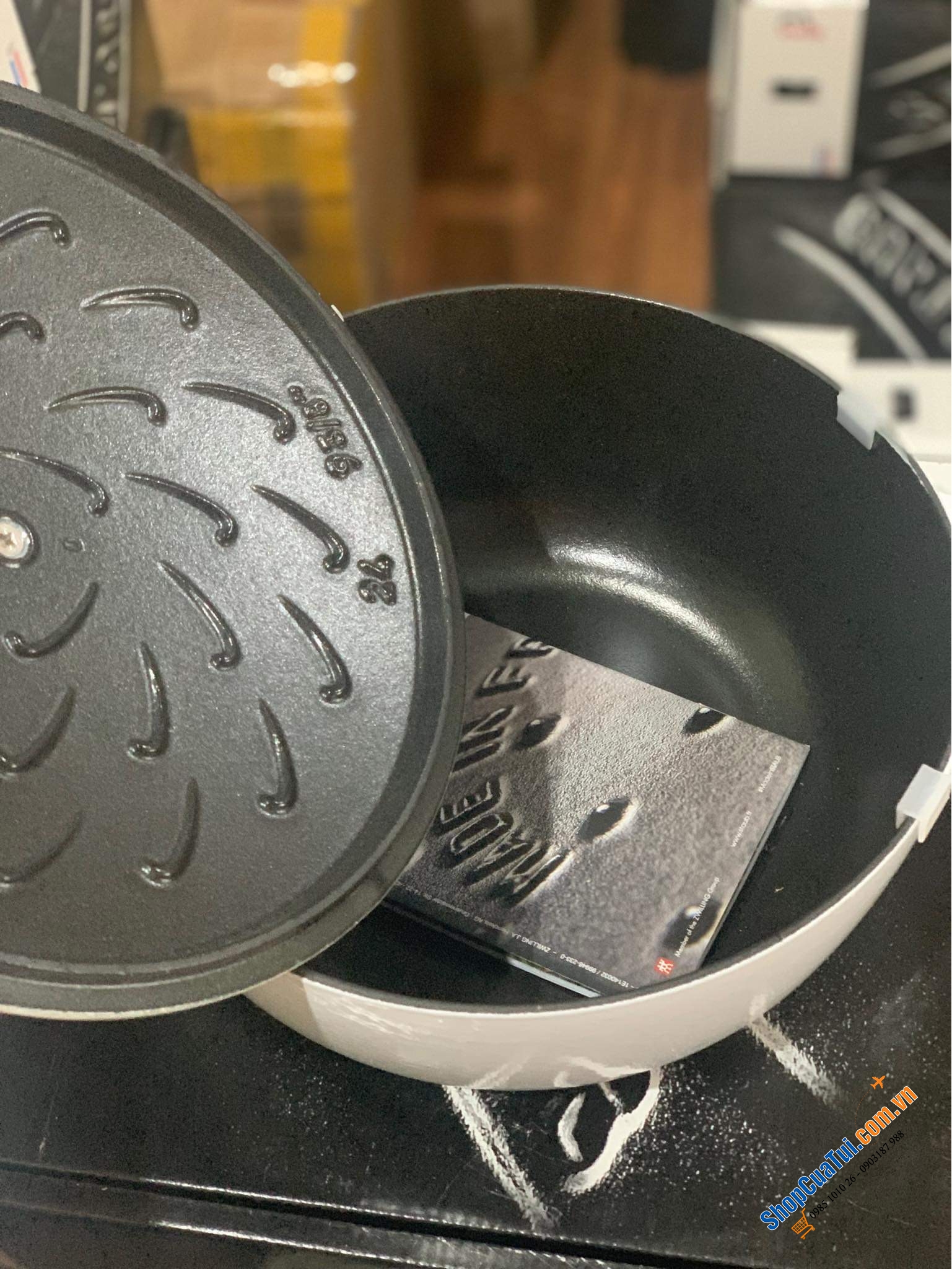 NỒI CHẢO GANG ĐÚC STAUB BÔNG TUYẾT 24CM - MADE IN FRANCE - Màu trắng