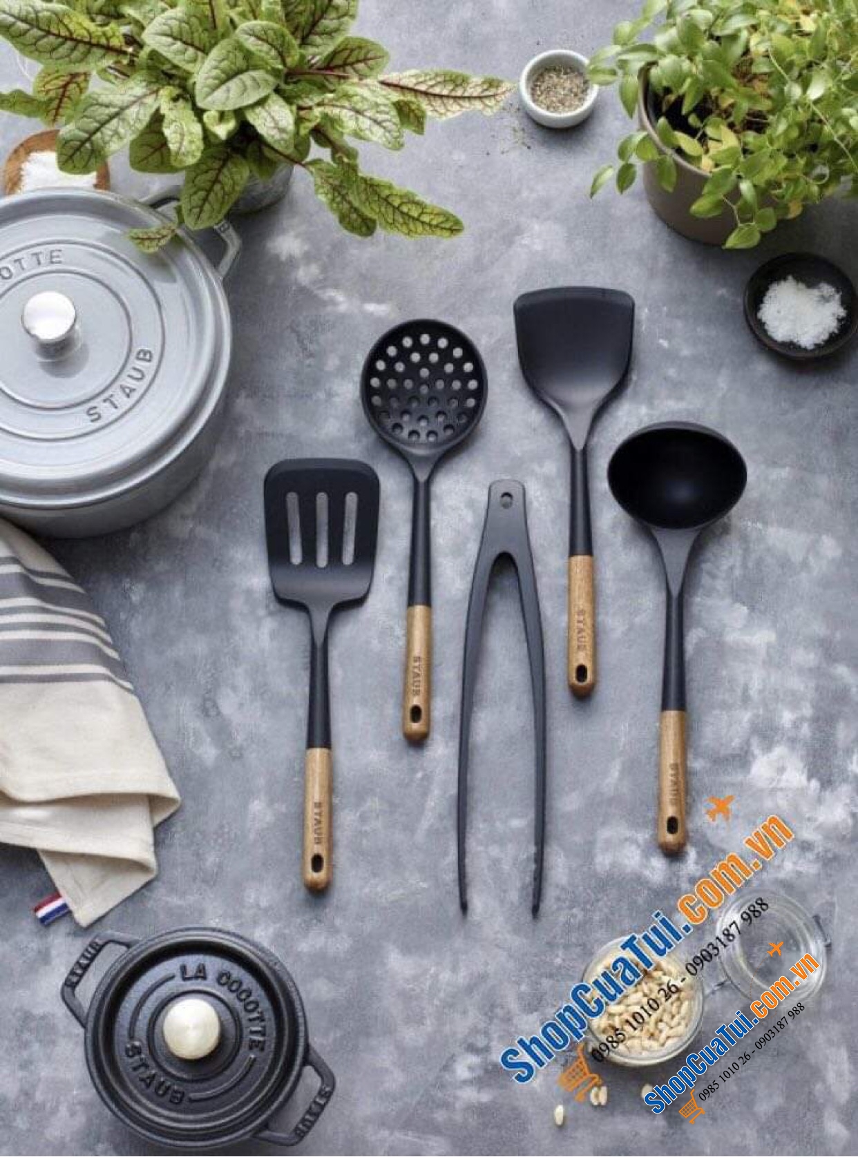 GẮP SILICON STAUB.