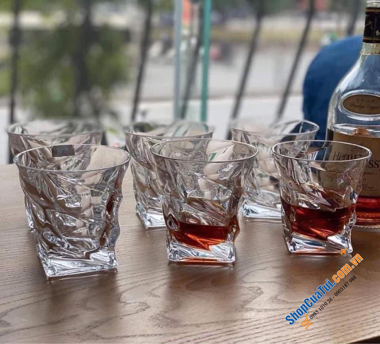 Bộ bình rượu pha lê Bohemia Casablanca sang chảnh từ mọi góc nhìn gồn 1 bình 0,7 lít + 6 cốc 300ml