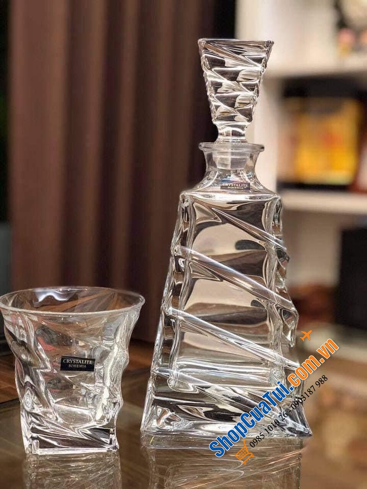 Bộ bình rượu pha lê Bohemia Casablanca sang chảnh từ mọi góc nhìn gồn 1 bình 0,7 lít + 6 cốc 300ml
