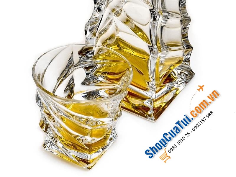 Bộ bình rượu pha lê Bohemia Casablanca sang chảnh từ mọi góc nhìn gồn 1 bình 0,7 lít + 6 cốc 300ml