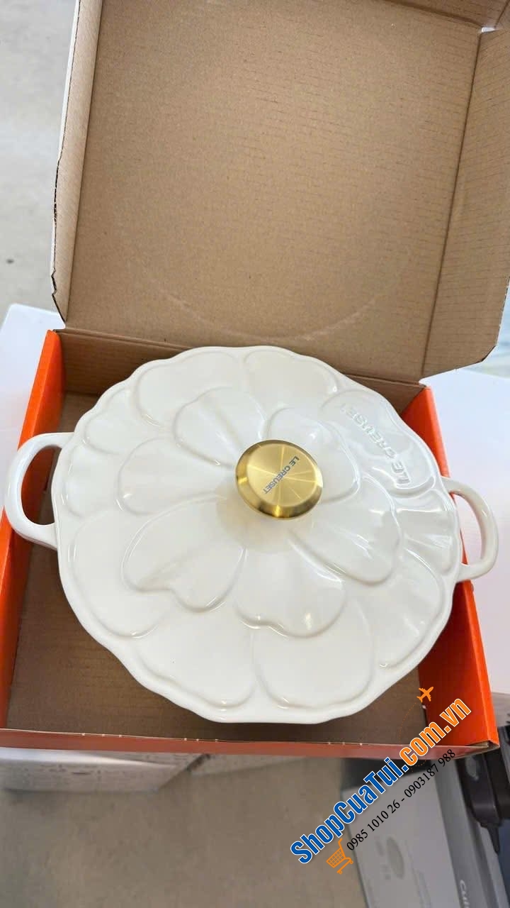 NỒI CHẢO TRÁNG MEN LE CREUSET HOA HẢI QUỲ (cúc la mã) - màu trắng - Le Creuset Signature Cast Iron 2.25-quart White Petal Braiser