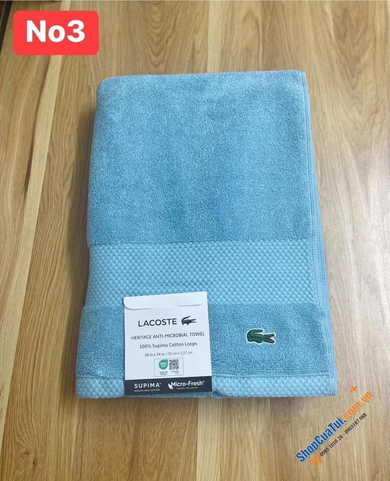 Khăn tắm Lacoste.