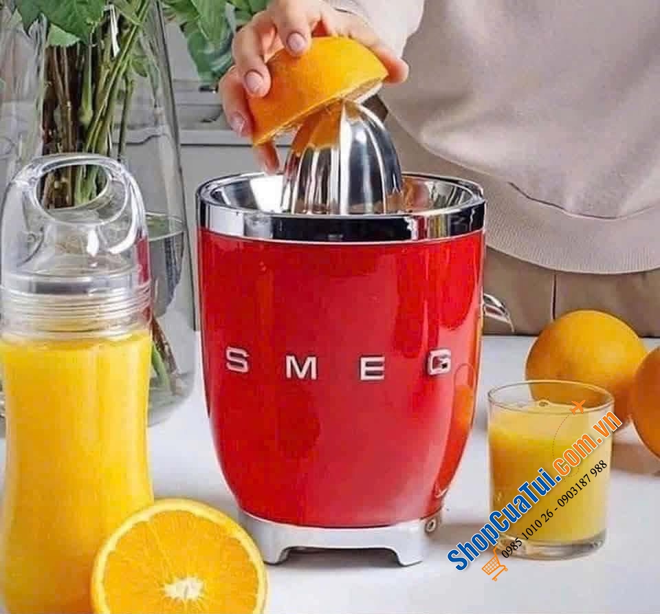 Máy vắt cam Smeg xinh xắn.