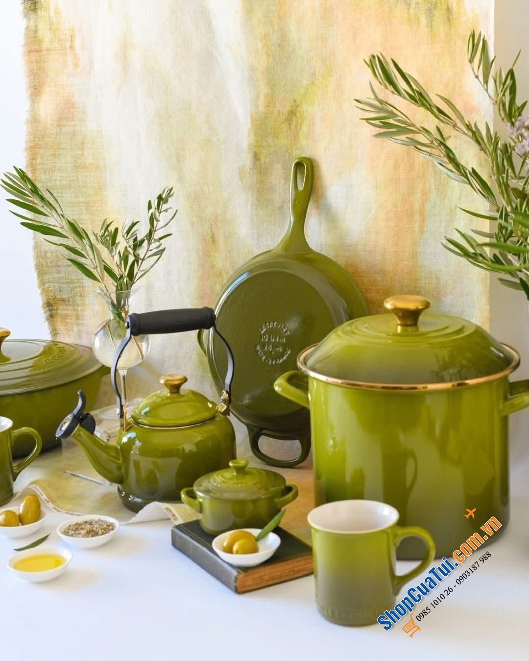 Nồi luộc gà nấu phở Le Creuset 9,2l màu xanh Olive - bản limited núm, viền vàng.