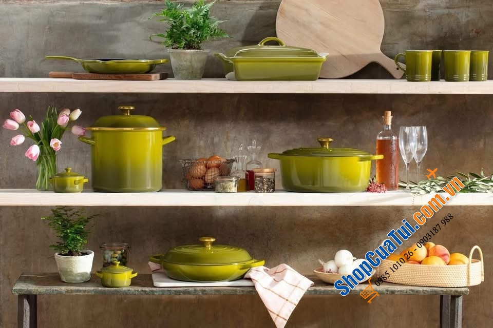 Nồi luộc gà nấu phở Le Creuset 9,2l màu xanh Olive - bản limited núm, viền vàng.