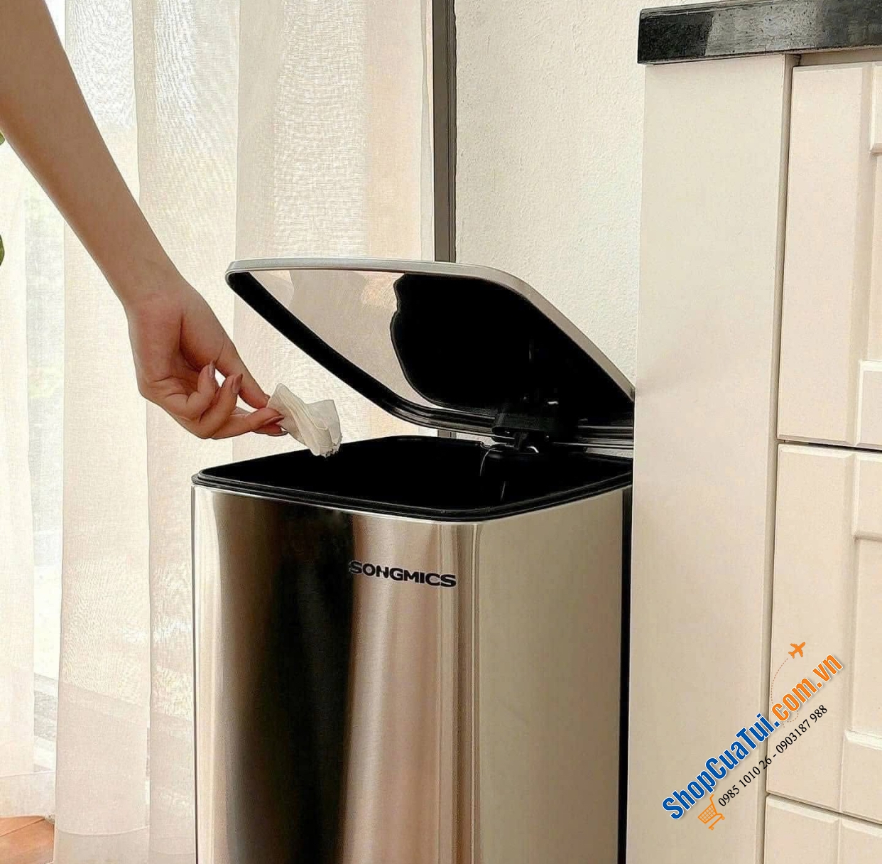 Thùng rác 30L chống ồn Songmics LTB593E01.