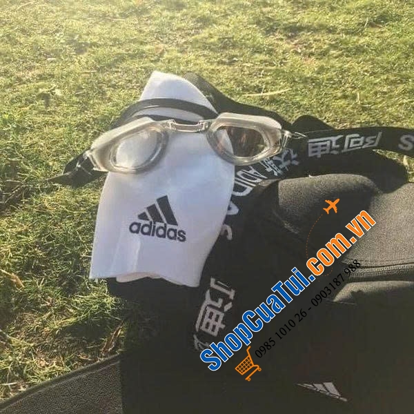 Kính bơi ADIDAS size S cho bé từ 12 tuổi.
