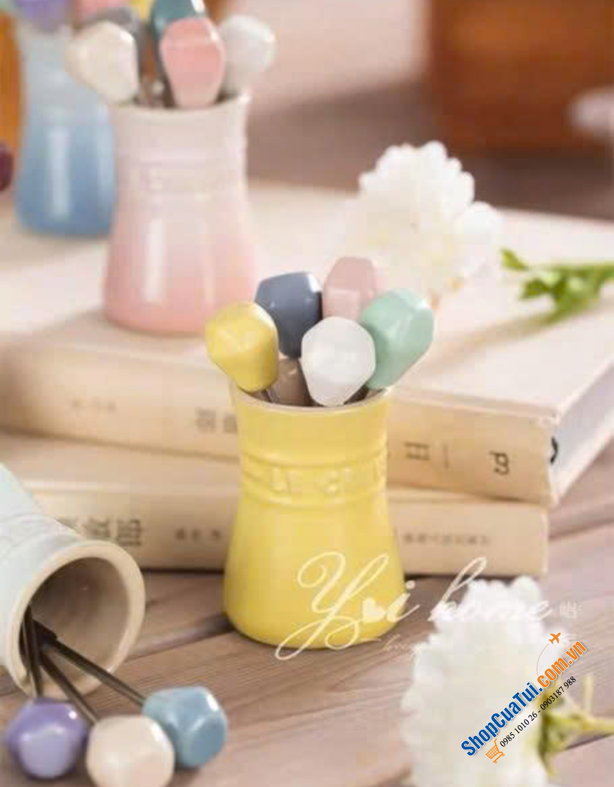 Sét 5 dĩa hoa quả kèm hũ đựng Le Creuset (Food Pick set) - MÀU VÀNG MIMOSA VÀ XANH PASTEL.