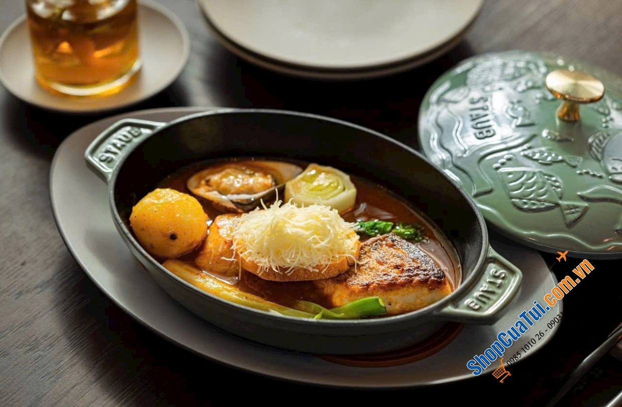 Chảo Staub oval 23cm màu xanh xám có nắp hoạ tiết đại dương - Made in France