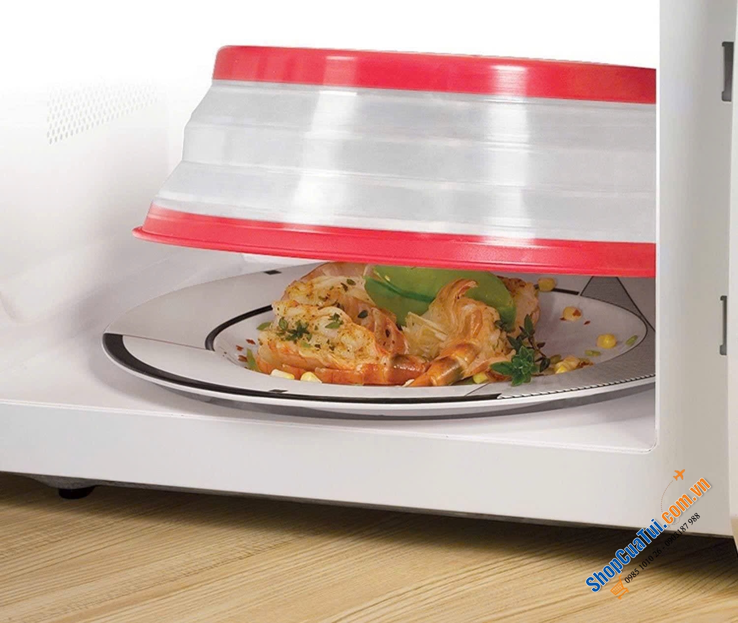 Nắp đậy thực phẩm bằng lò vi sóng TOVOLO có thể gấp gọn lại được.