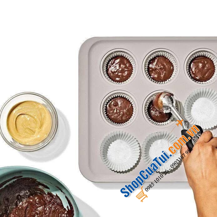 Khay nướng bánh muffin kim loại phủ gốm chống dính 12 cup.
