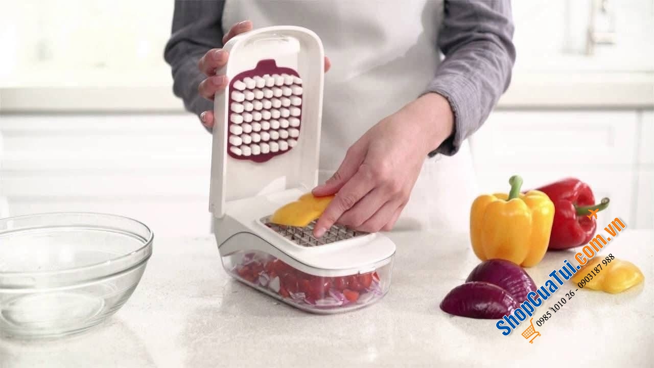 Dụng cụ thái rau củ có ngăn chứa bên dưới Oxo.