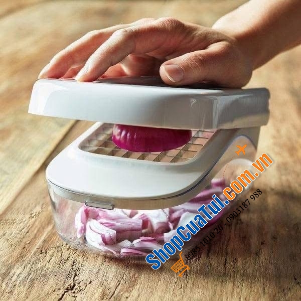 Dụng cụ thái rau củ có ngăn chứa bên dưới Oxo.