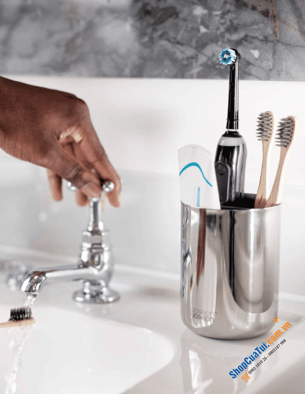 hộp đựng bàn chải đánh răng inox Joseph Joseph 70580