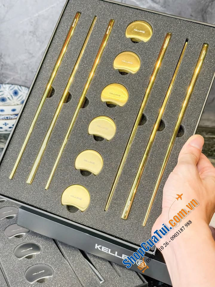 Set 6 đôi đũa kèm gác đũa inox hình vầng trăng (2 màu vàng, bạc) đặt trong chiếc hộp đen sang trọng nhà Keller@Germany.