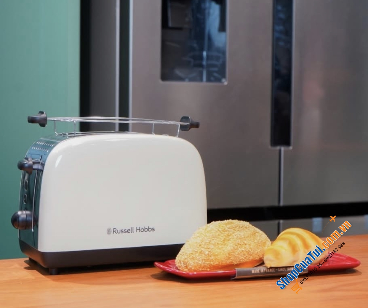Máy nướng bánh mì Russell Hobbs 26551-56 Colours Plus 1600W.