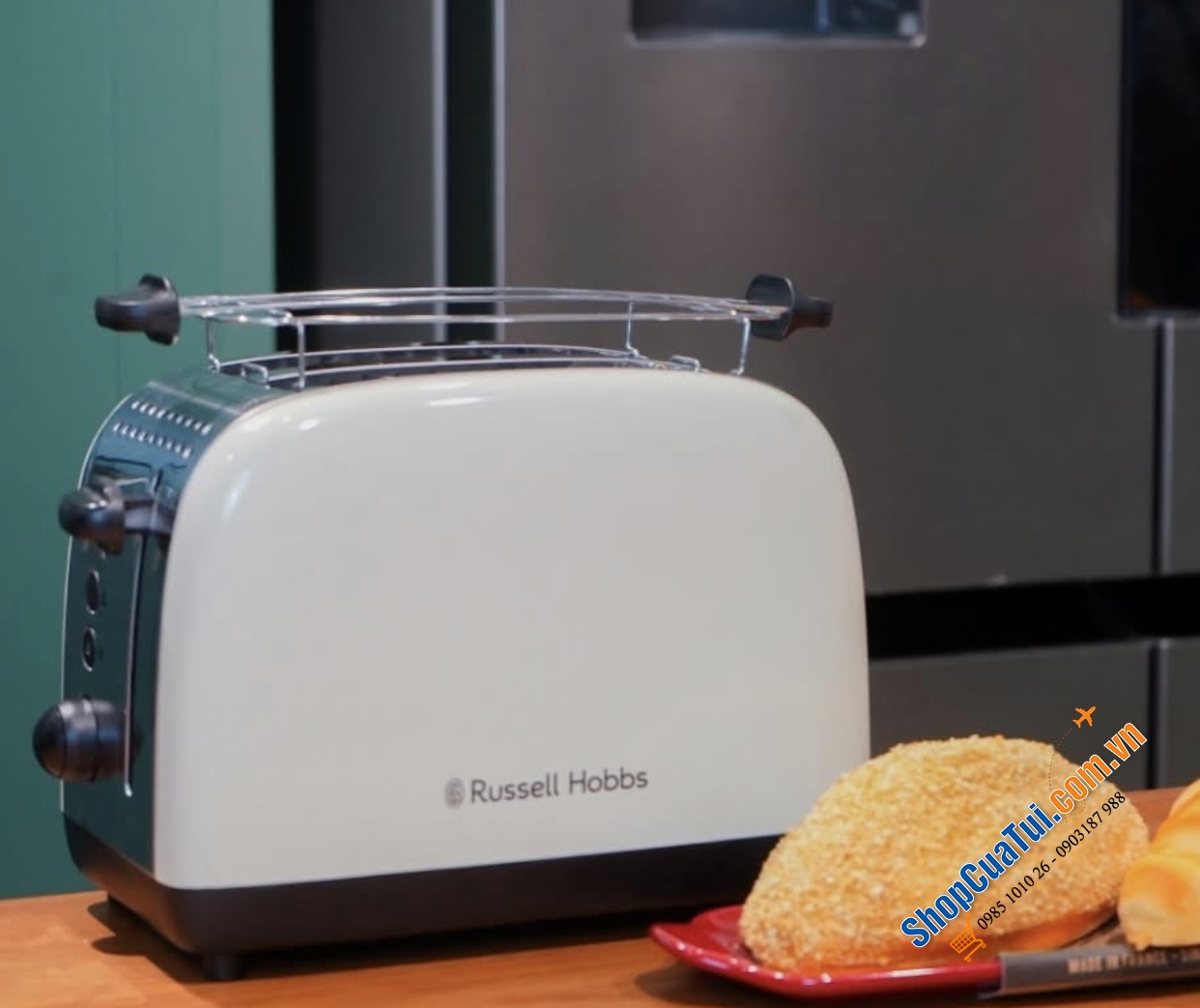 Máy nướng bánh mì Russell Hobbs 26551-56 Colours Plus 1600W.