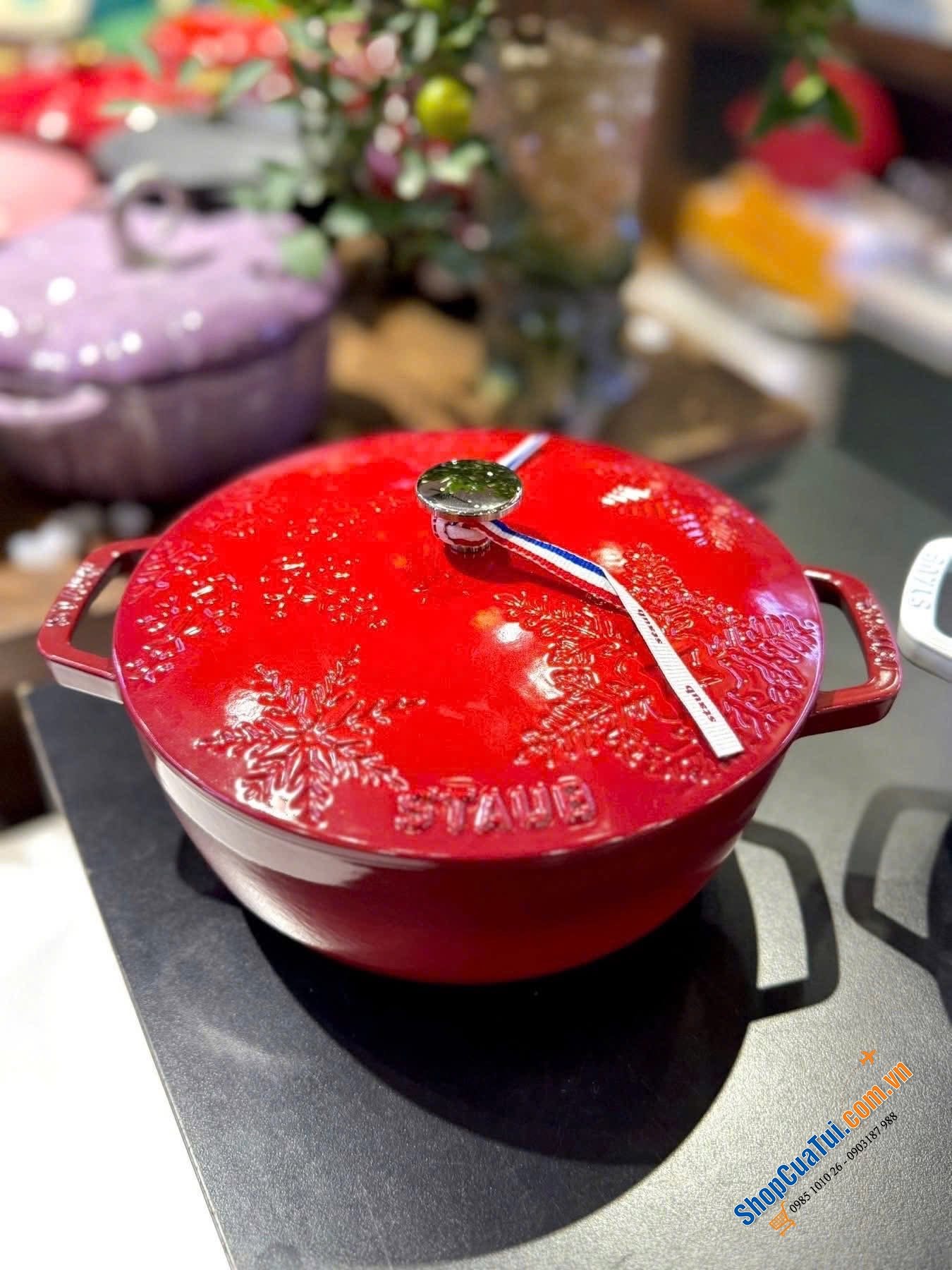 Nồi Staub bông tuyết đỏ 24cm.