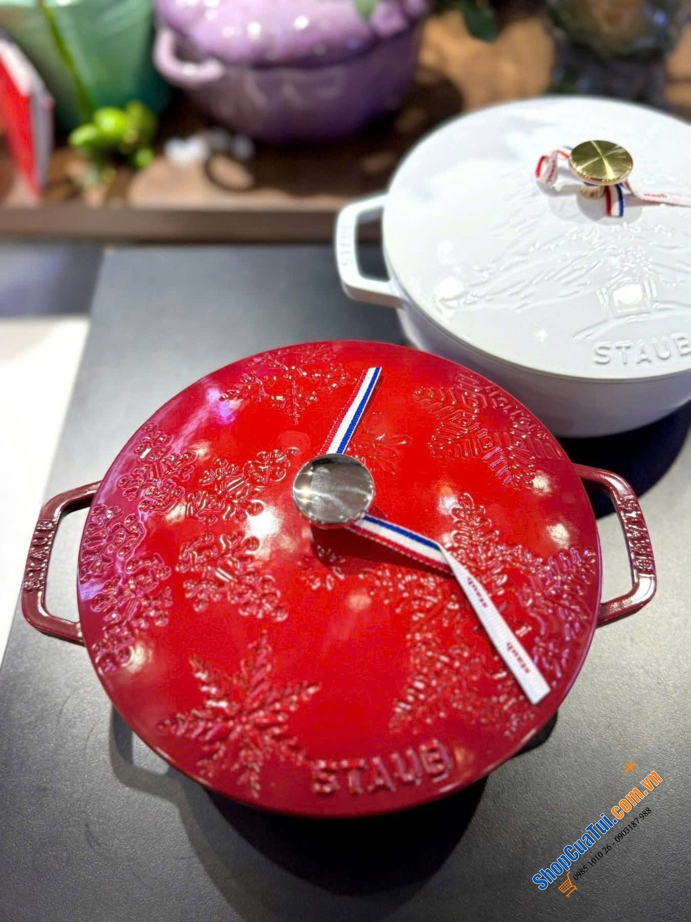 Nồi Staub bông tuyết đỏ 24cm.