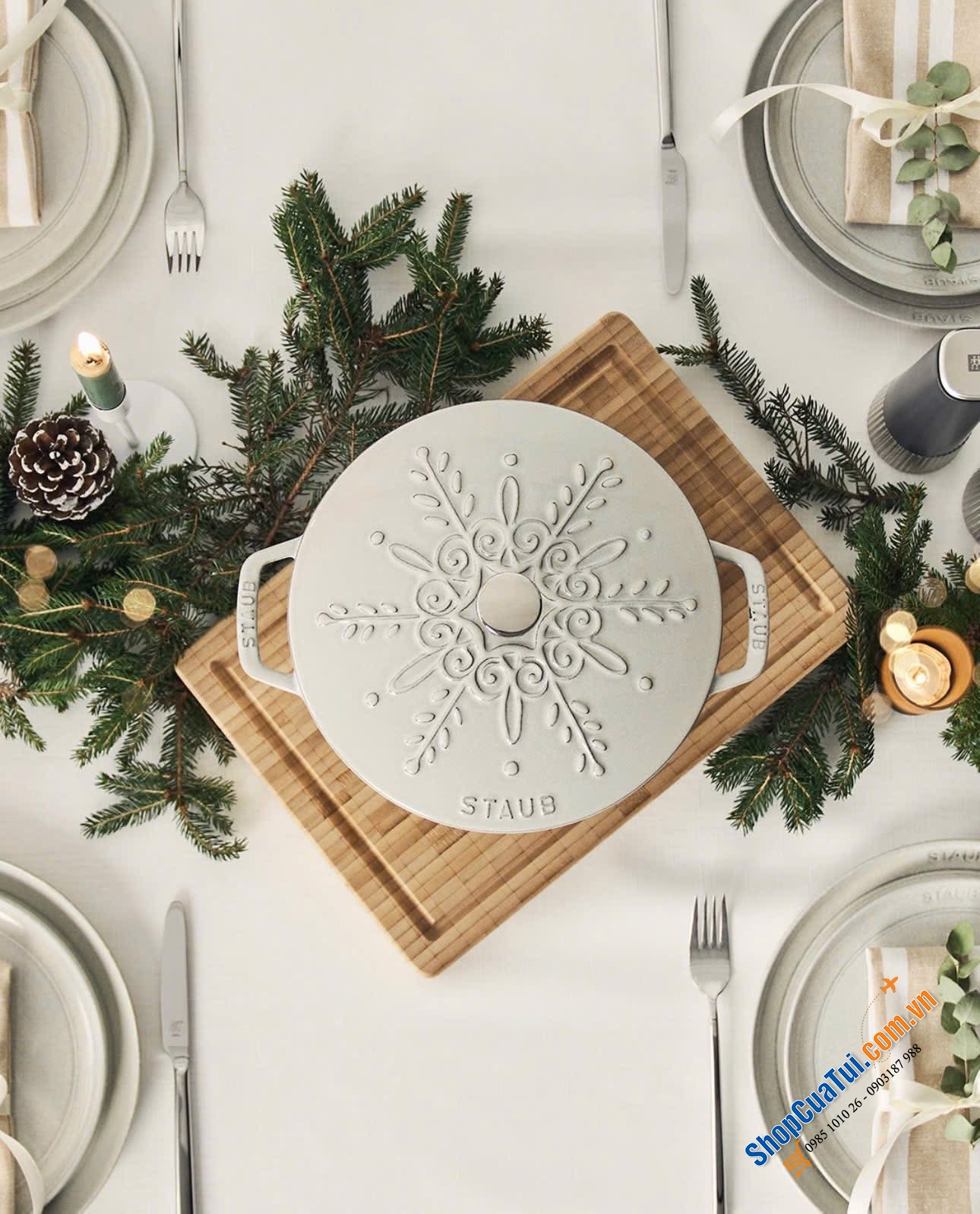 Nồi STAUB Gam truffle white họa tiết bông tuyết 24cm.