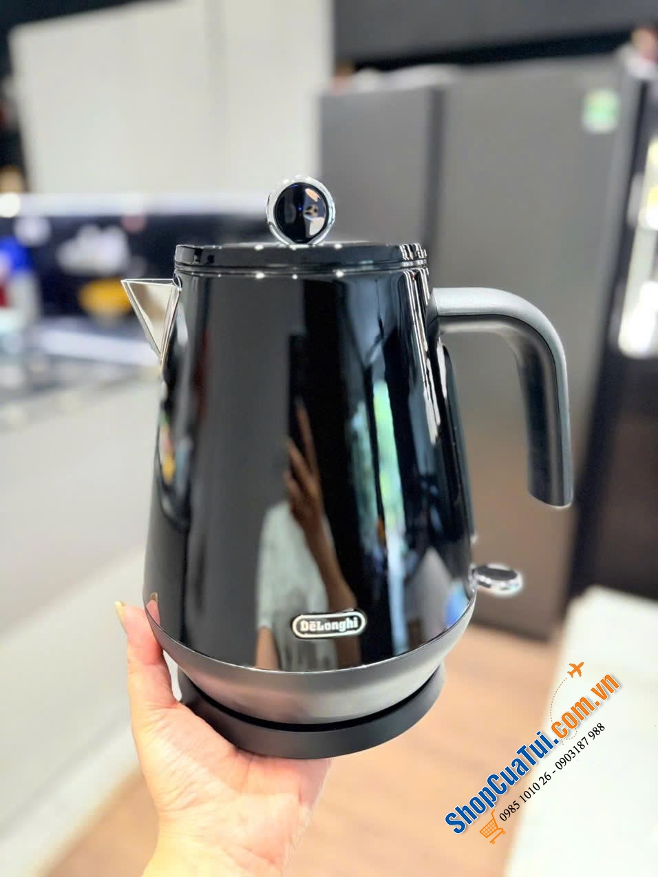 Ấm DeLonghi ECLETTICA  KBD2001 1,7L màu Đen Bóng siêu đẹp.