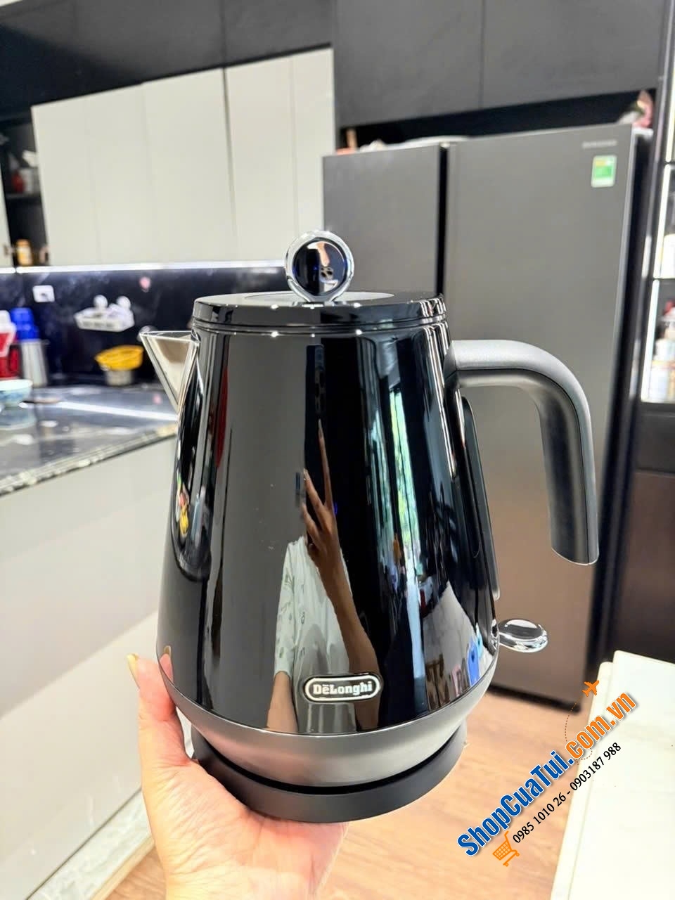 Ấm DeLonghi ECLETTICA  KBD2001 1,7L màu Đen Bóng siêu đẹp.